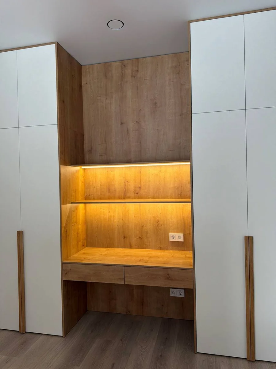 Шкаф с рабочим местом